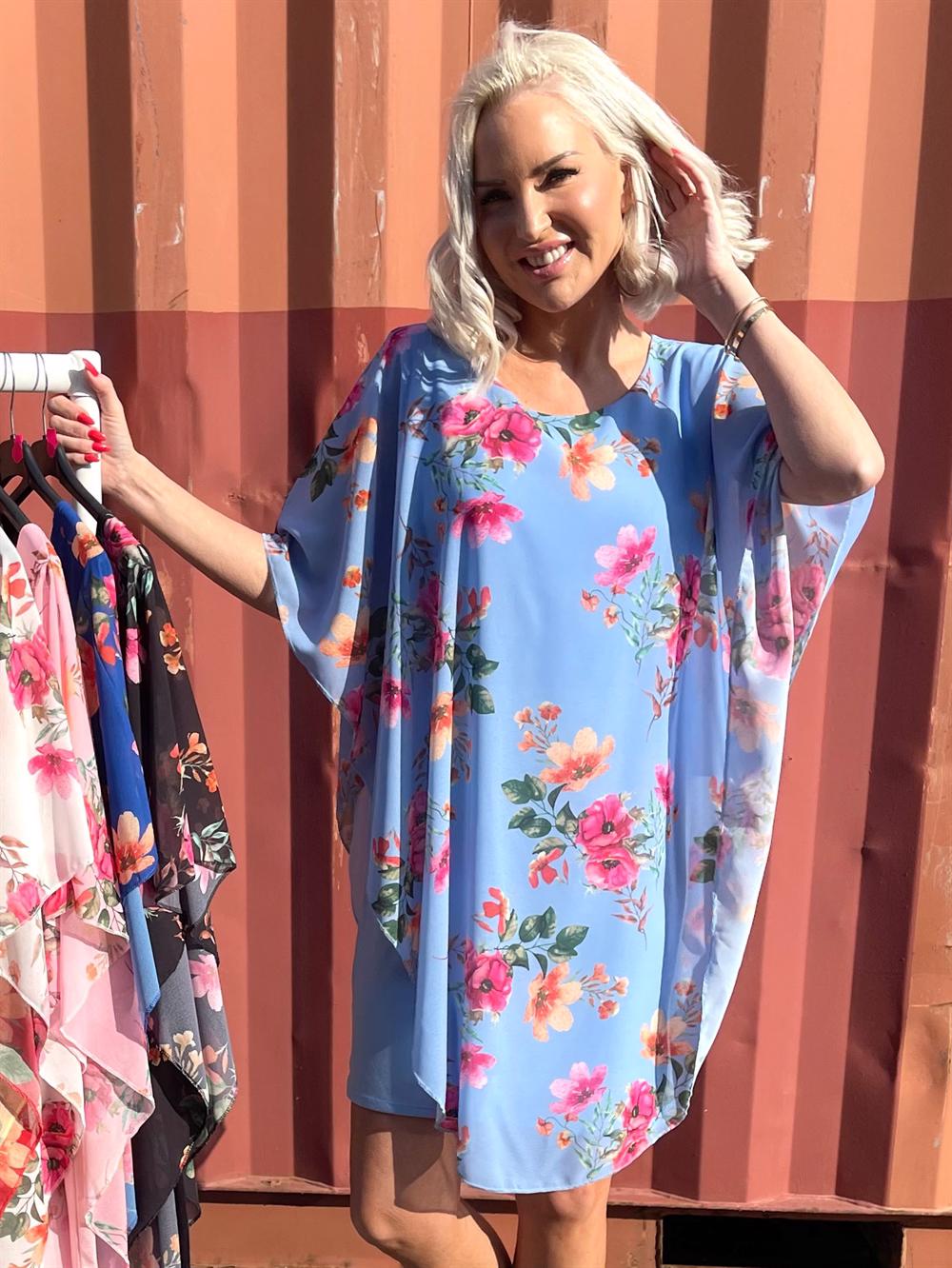 Kenya Flower - Tunikaklänning med chiffonglager i blommigt tryck